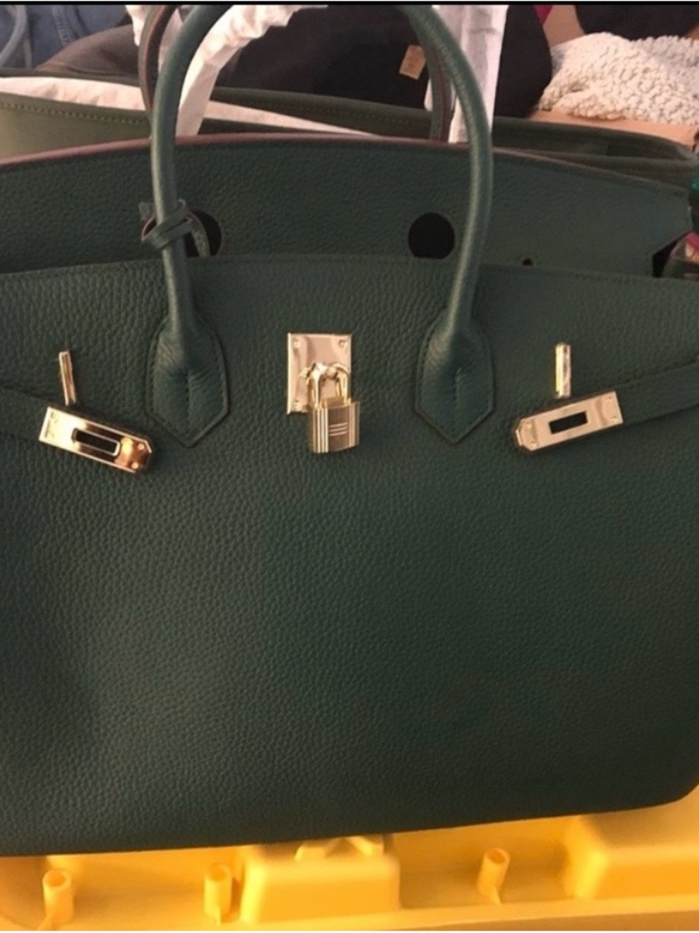 Ainifeel Elegant Dark Green Leather Tote Bag with Gold Hardware - Picture 2 of 5